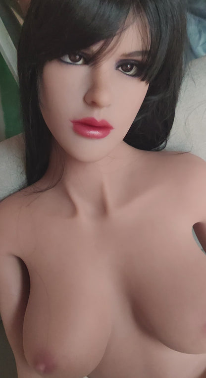 Poupées sexuelles transexuelles de 162 cm, gros seins, trois godes, marron clair, TPE, yeux noirs, longs cheveux noirs et perruque aléatoire 